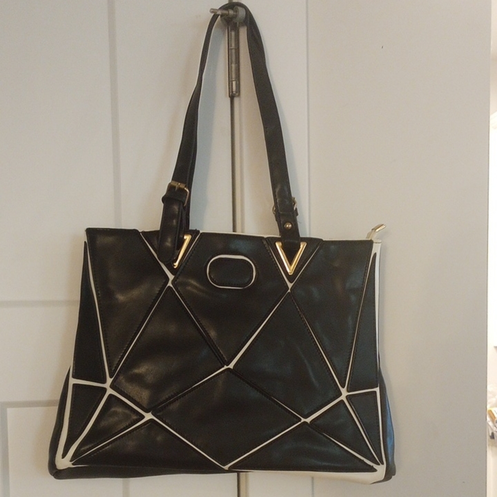 Chic Black and White Geometric Tote